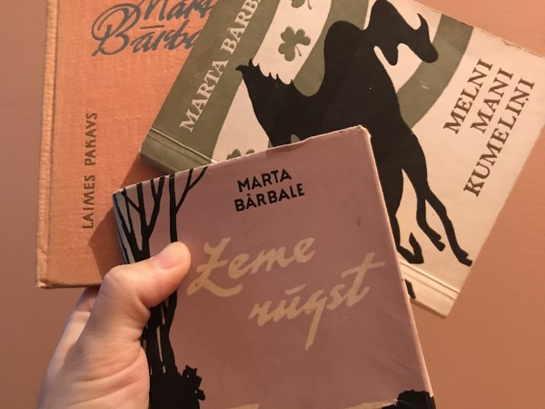 Zme rūgst, Melni mani kumeliņi, Laimes pakavs