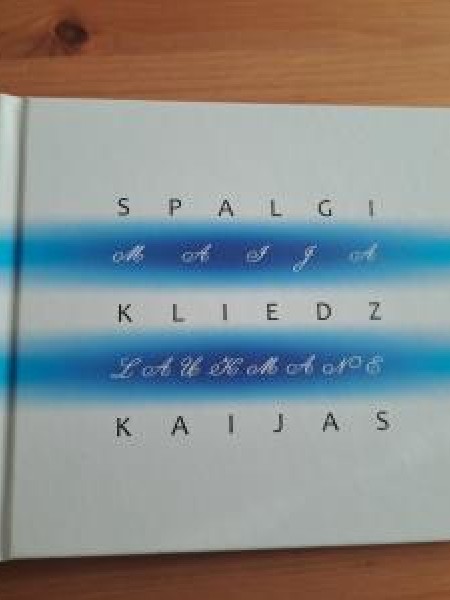 Spalgi kliedz kaijas