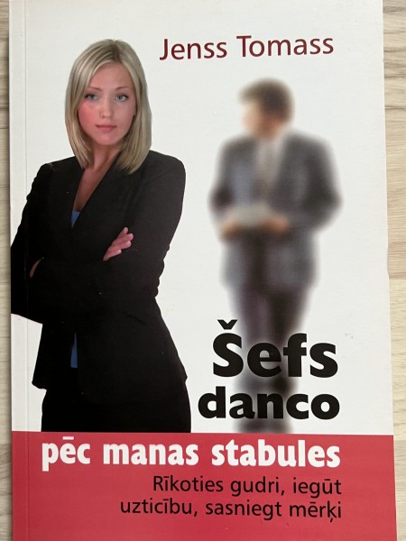 Šefs danco pēc manas stabules