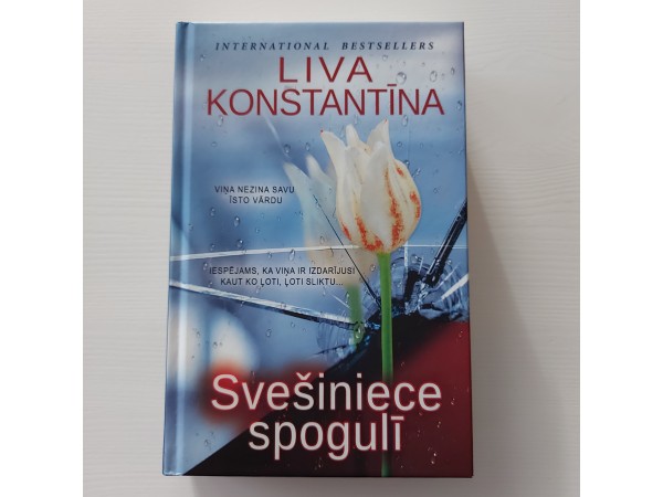 Svešiniece spogulī