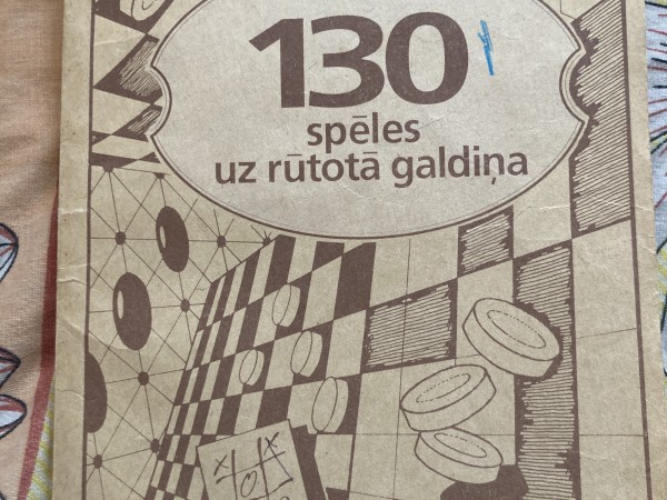 130 spēles uz rūtotā galdiņa