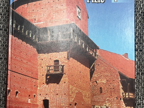 Latvijas viduslaiku pilis