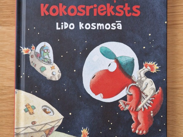 Mazais pūķis Kokosrieksts  lido kosmosā