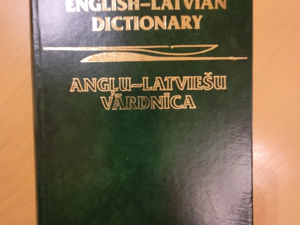Angļu-latviešu vārdnīca