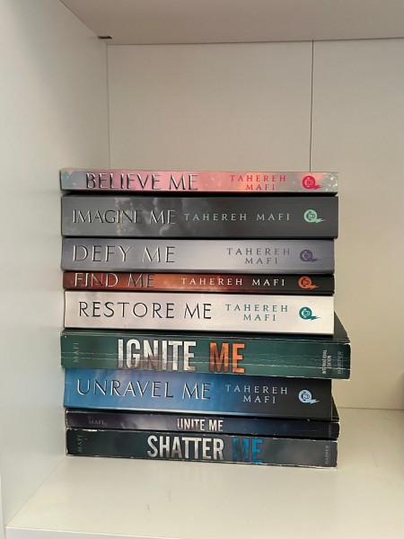 shatter me series