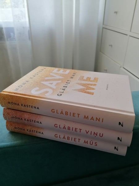 Save me. Glābiet mani.