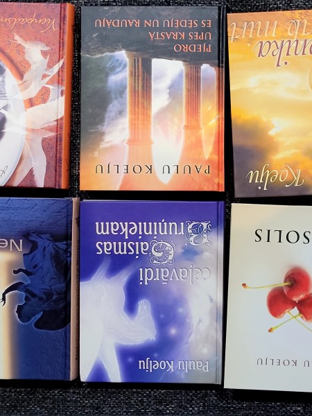 Ceļavārdi gaismas Bruņiniekam; Nelabais un senjorita Prima; Pjedro upes krastā es sēdēju un raudāju;