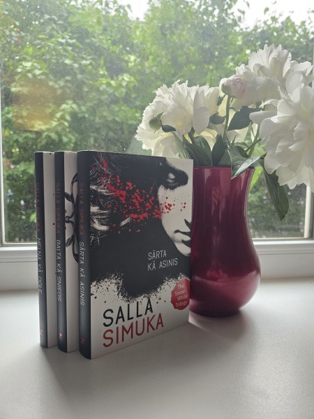 Sniegbaltītes triloģija (Sārta kā asinis / Balta kā sniegs / Melna kā ogle)