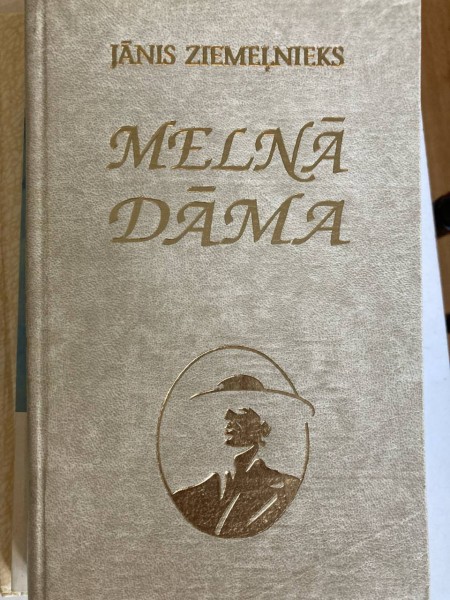 Melnā dāma