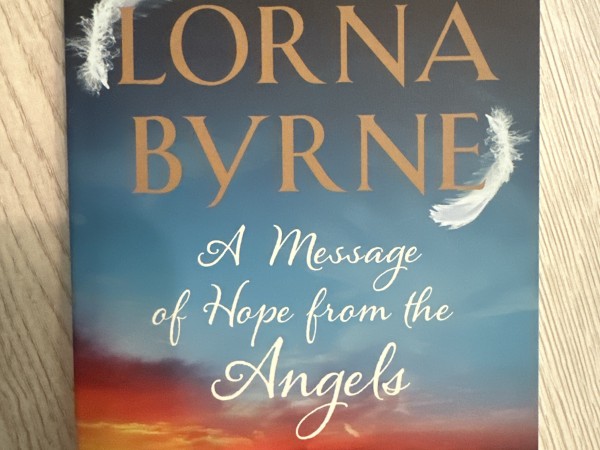 Cerības Vēsts no Eņģeļiem ( Angļu Valodā)