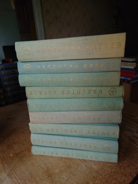 Valentīns Katajevs, 9 grāmatas