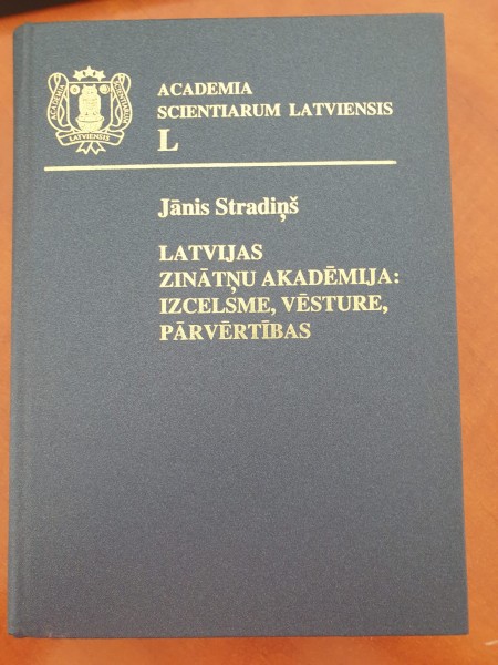 Latvijas Zinātņu akadēmijai 50 gadi (ar autora parakstu)