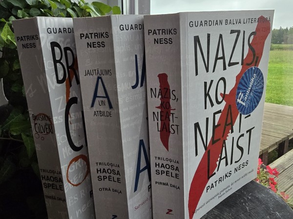 Haosa spēle / Troloģija