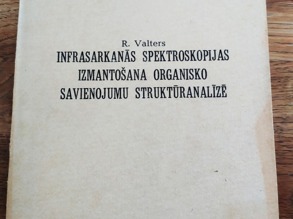 Infrasarkanās spektroskopijas izmantošana organisko savienojumu struktūranalīzē
