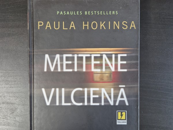 Meitene vilcienā