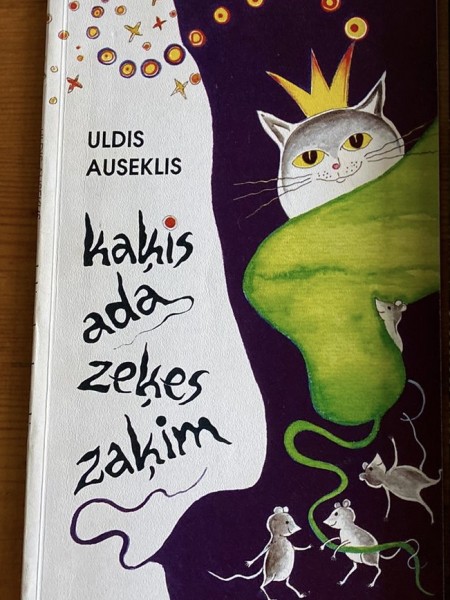 Kaķis ada zeķes zaķim