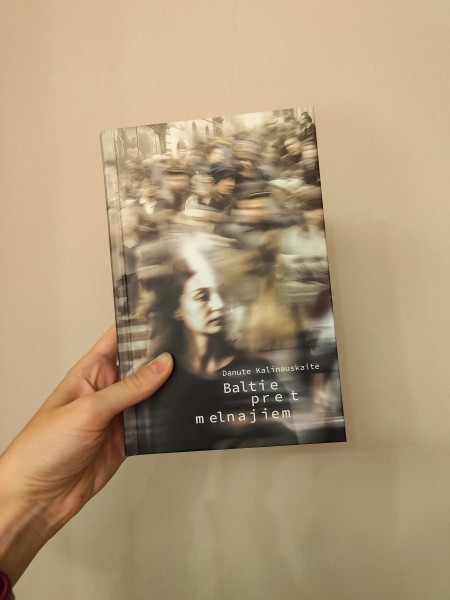 Baltie pret melnajiem