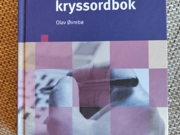 Norvēģu valodas skaidrojošā vārdnīca 1684 lpp.