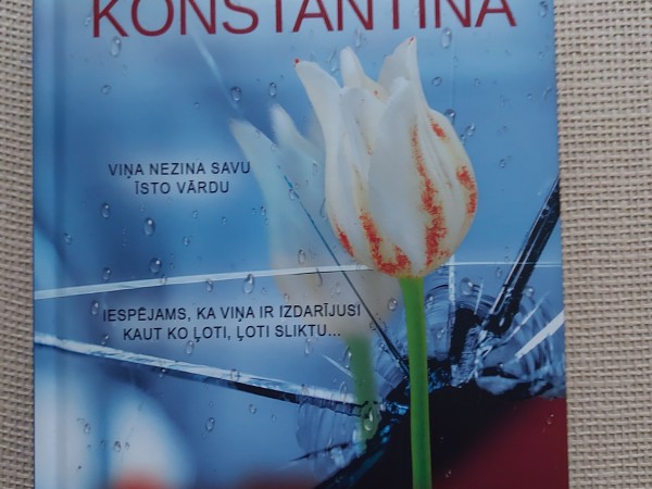 Svešiniece spogulī