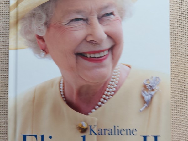 Karaliene Elizabete II