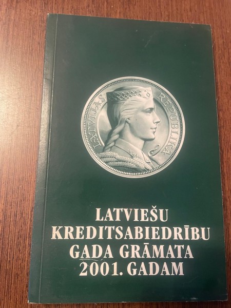 Latviešu Kredītsabiedrību gada grāmata 2001.gadam