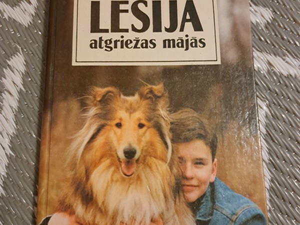 Lesija atgriežas mājās