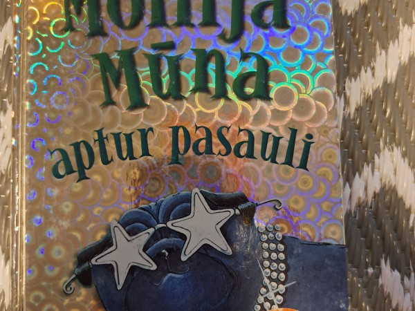 Mollija Mūna aptur pasauli