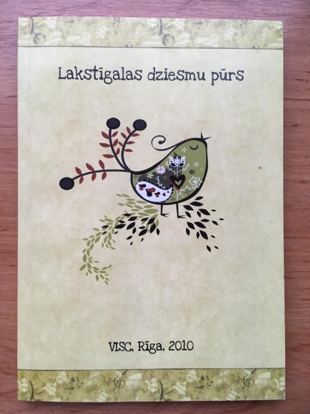 Lakstīgalas dziesmu pūrs