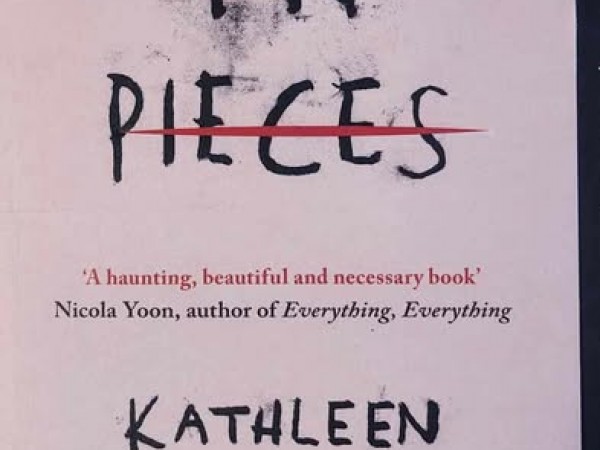 Girl in pieces ( Meitene gabalos)
