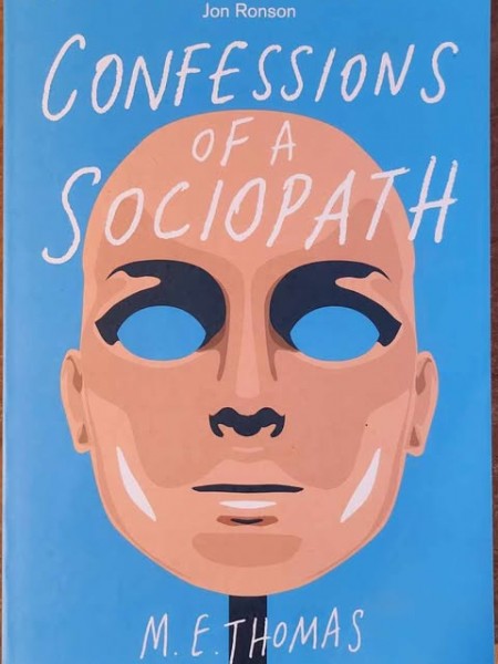 Confessions of a Sociopath ( Sociopāta atzīšanās: dzīve, kas pavadīta, slēpjoties redzamā vietā)