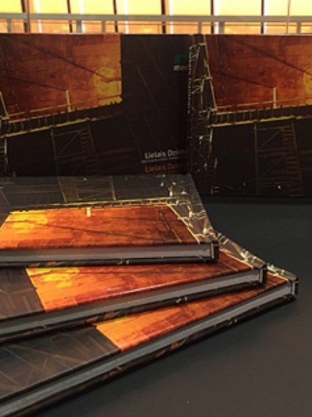 Lielais Dzintars - vēja mūzika stiklā, metālā un betonā.