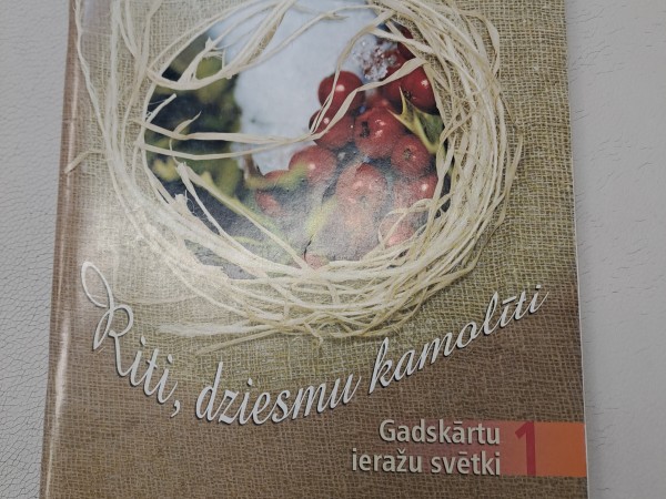 Riti, dziesmu kamolīti