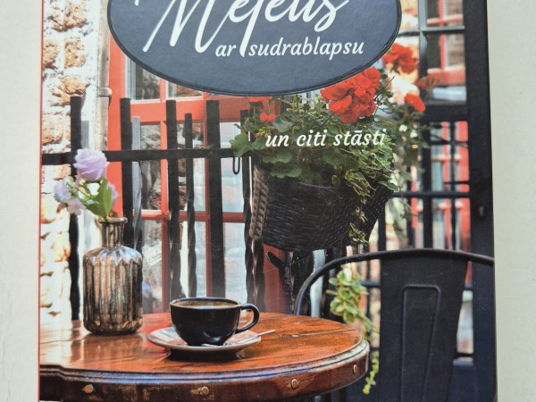 Mētelis ar sudrablapsu