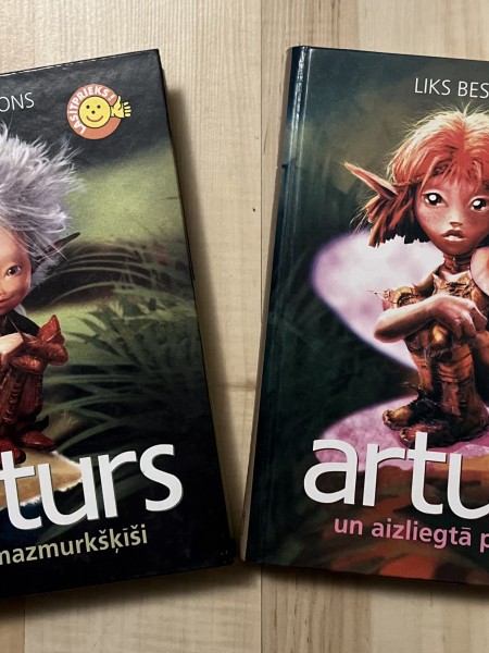 2 grāmatas kopā- Arturs un mazmurkšķīši + aizliegtā pilsēta