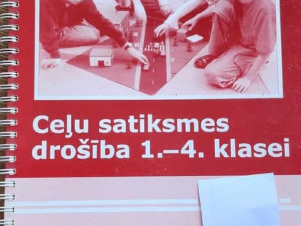 Ceļu satiksmes drošība 1.-4. klasei skolotāja grāmata
