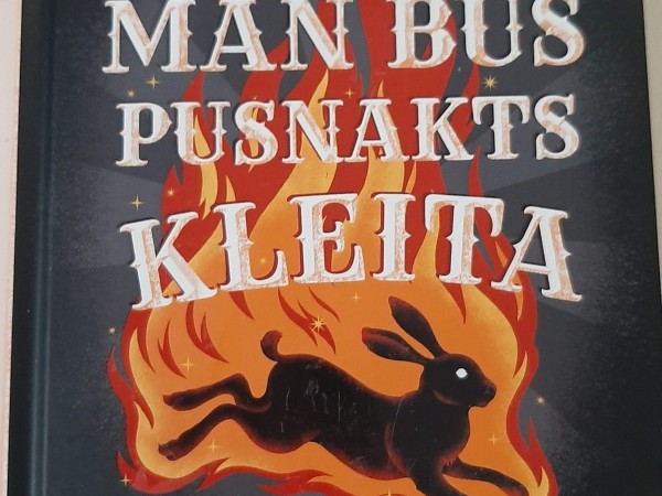 Man būs pusnakts kleita