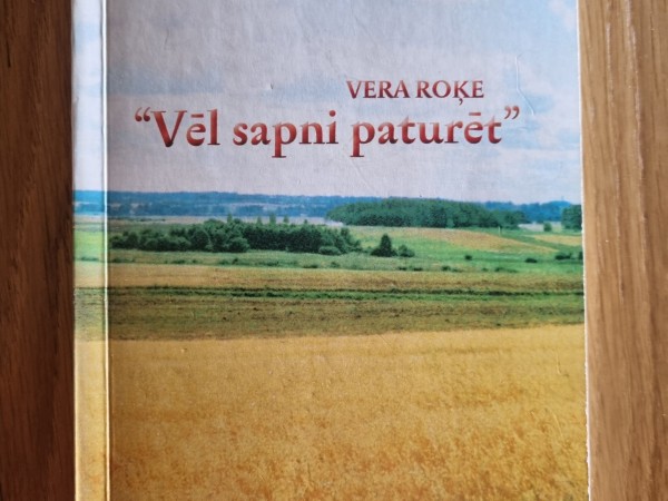 Vēl sapni paturēt