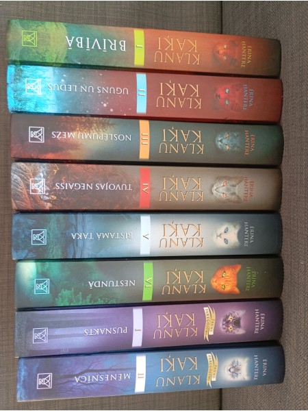 Klanu kaķi 8 grāmatas