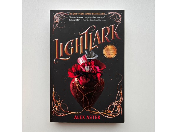 Lightlark (The Lightlark Saga Book 1)