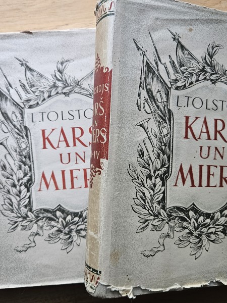 Karš un miers