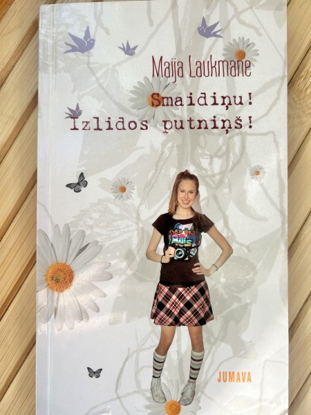 Smaidiņu! Izlidos putniņš!