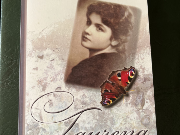 Taureņa lidojums aknenī