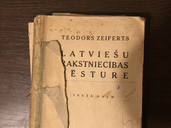 Latviešu rakstniecības vēsture