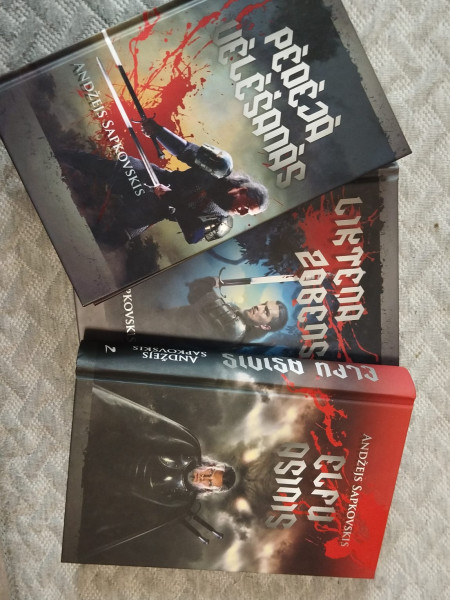 Pēdējā vēlēšanās. Likteņa zobens. Elfu asinis.