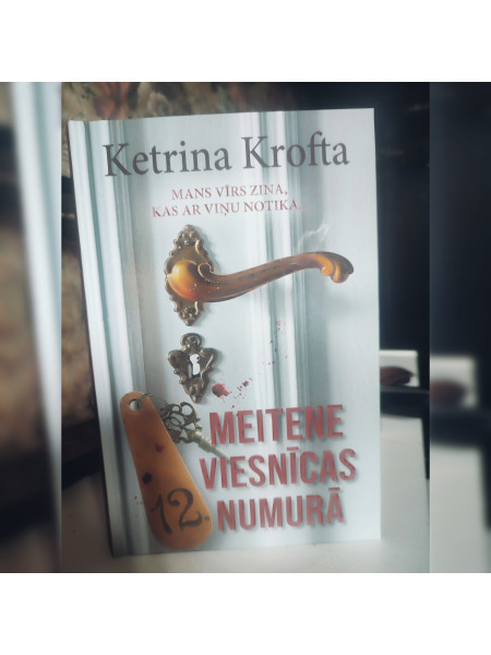 Meitene viesnīcas 12 numurā