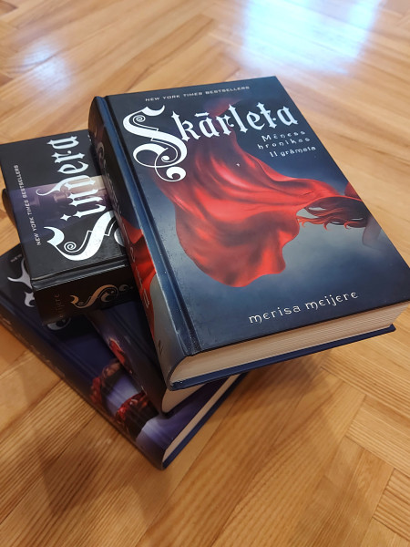 Mēness hronikas četras grāmatas