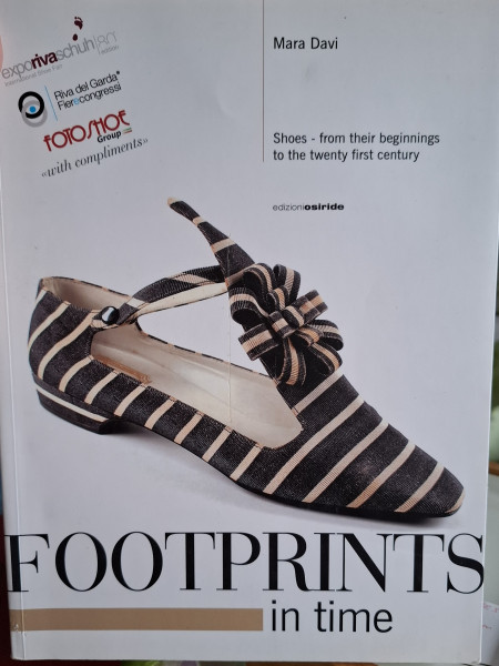 Footprints in time. Shoes, from their beginnings to the twenty first century
