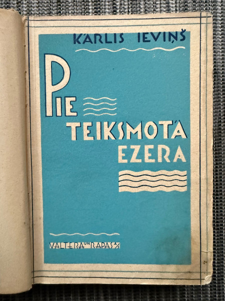 Pie teiksmotā ezera