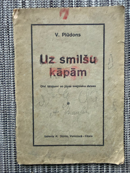 Uz smilšu kāpām